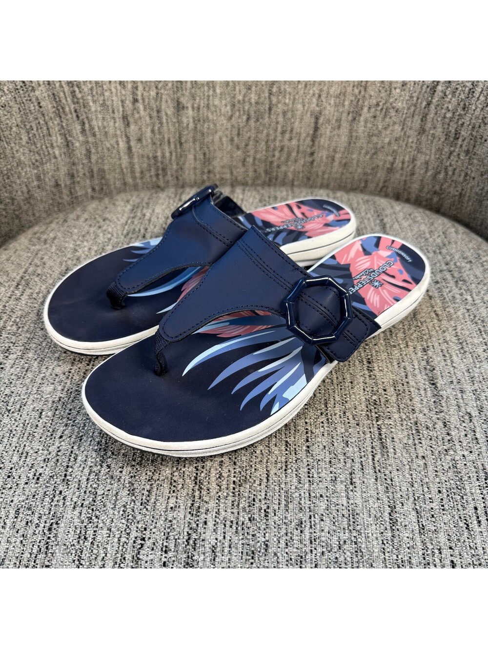 Clarks Cloudsteppers Navy Blue Thong Sandals with Floral Tropical Footbed W8
